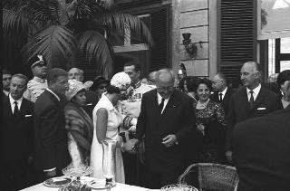 Ricevimento offerto dal Presidente della Repubblica Giuseppe Saragat nei giardini del Quirinale per il ventesimo anniversario della fondazione della Repubblica