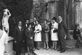 Ricevimento offerto dal Presidente della Repubblica Giuseppe Saragat nei giardini del Quirinale per il ventesimo anniversario della fondazione della Repubblica
