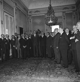 Il Sen. Giusto Tolloy, Ministro del commercio con l'estero, con Antigono Donati, Presidente dell'Istituto Commercio Estero, e il Consiglio Generale, per il 40° anniversario dell'Istituto in visita di omaggio al Presidente della Repubblica Giuseppe Saragat