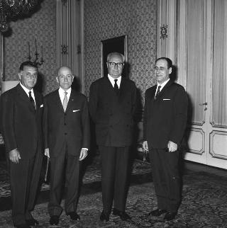 Visita di omaggio al Presidente della Repubblica Giuseppe Saragat  da parte del prof. Gino Manieri, Presidente dell'Associazione Nazionale Istituti non Statali di Educazione e di Istruzione, con il dott. Quirino Forcelli, Vice Presidente ed il dott. Arnaldo Piigazzi, Capo Ufficio Relazioni Pubbliche dell'Associazione per fare dono di una targa ricordo della celebrazione del ventennale dell'Associazione