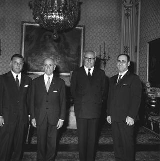 Visita di omaggio al Presidente della Repubblica Giuseppe Saragat  da parte del prof. Gino Manieri, Presidente dell'Associazione Nazionale Istituti non Statali di Educazione e di Istruzione, con il dott. Quirino Forcelli, Vice Presidente ed il dott. Arnaldo Piigazzi, Capo Ufficio Relazioni Pubbliche dell'Associazione per fare dono di una targa ricordo della celebrazione del ventennale dell'Associazione