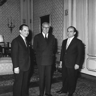 Visita di omaggio al Presidente della Repubblica Giuseppe Saragat degli Editori Anselmo e Virginio Motta per fare dono di un esemplare completo della Enciclopedia Motta