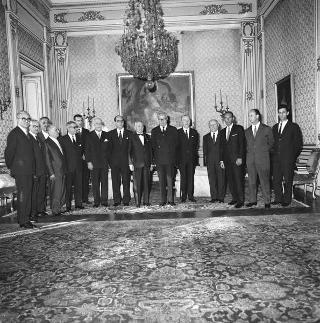 Il Presidente della Repubblica Giuseppe Saragat riceve in udienza Giuseppe Caronia, Presidente della Lega italiana contro la poliomielite, con alcuni componenti il Consiglio nazionale della Lega
