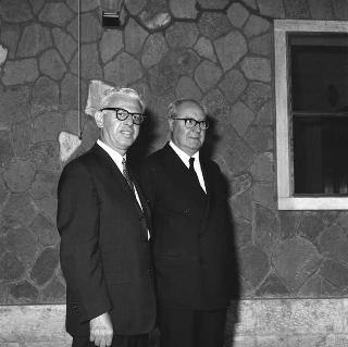Il Presidente della Repubblica Giuseppe Saragat riceve in visita privata a Castelporziano l'Ambasciatore Arthur Goldberg, rappresentante degli USA alle Nazioni Unite