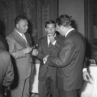 Il Presidente della Repubblica Giuseppe Saragat riceve la visita di omaggio di Pietro Quaroni, Presidente della RAI-TV, con dirigenti, giornalisti e tecnici che hanno operato durante i viaggi del 
Presidente e consegna di diplomi di onorificenza
