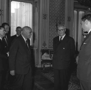 Presidente della Repubblica Giuseppe Saragat riceve la visita di omaggio di Antonio Martinelli, Presidente dell'Ordine degli ingegneri della Provincia di Roma, con il Consiglio dell'Ordine medesimo