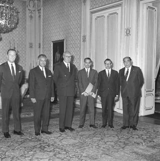Il Presidente della Repubblica Giuseppe Saragat  durante il colloquio con  Mohammed Bargavh, Ministro per la pianificazione e lo sviluppo del Regno del Marocco, sono presenti: l'ambasciatore Moulay Hassan Ben Al Mehdi,  Giovanni Pieraccini, Ministro del bilancio e Giuseppe Lupis, Sottosegretario agli esteri