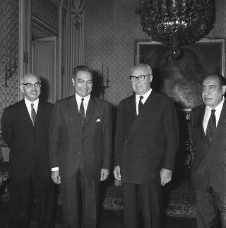 Colloquio del Presidente della Repubblica Giuseppe Saragat con Mustafà Khalil, vice Primo Ministro per l'industria della Repubblica Araba Unita (RAU), sono presenti: l'ambasciatore Ahmed Naguib Hashim, Giuseppe Lupis, Sottosegretario agli esteri, Franco Malfatti, Sottosegretario per l'industria e commercio, e Vincenzo Soro, ambasciatore d'Italia al Cairo