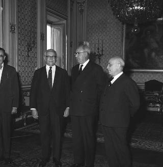 Colloquio del Presidente della Repubblica Giuseppe Saragat con Juracy Magalhaes, Ministro degli Affari Esteri del Brasile, con l'ambasciatore Francisco D'Alamo Lousada, sono presenti: Amintore Fanfani, Ministro degli esteri, Eugenio Prato, ambasciatore d'Italia a Rio de Janeiro e Felice Catalano di Melilli, Segretario generale del ministero affari esteri