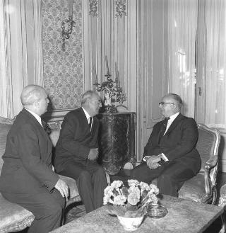 Colloquio del Presidente della Repubblica Giuseppe Saragat con Juracy Magalhaes, Ministro degli Affari Esteri del Brasile, con l'ambasciatore Francisco D'Alamo Lousada, sono presenti: Amintore Fanfani, Ministro degli esteri, Eugenio Prato, ambasciatore d'Italia a Rio de Janeiro e Felice Catalano di Melilli, Segretario generale del ministero affari esteri