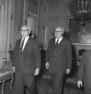 Colloquio del Presidente della Repubblica Giuseppe Saragat con Juracy Magalhaes, Ministro degli Affari Esteri del Brasile, con l'ambasciatore Francisco D'Alamo Lousada, sono presenti: Amintore Fanfani, Ministro degli esteri, Eugenio Prato, ambasciatore d'Italia a Rio de Janeiro e Felice Catalano di Melilli, Segretario generale del ministero affari esteri
