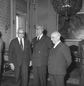 Colloquio del Presidente della Repubblica Giuseppe Saragat con Juracy Magalhaes, Ministro degli Affari Esteri del Brasile, con l'ambasciatore Francisco D'Alamo Lousada, sono presenti: Amintore Fanfani, Ministro degli esteri, Eugenio Prato, ambasciatore d'Italia a Rio de Janeiro e Felice Catalano di Melilli, Segretario generale del ministero affari esteri