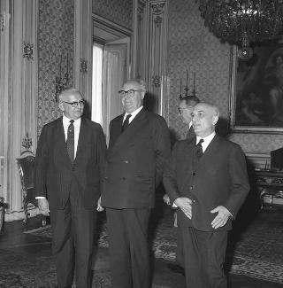 Colloquio del Presidente della Repubblica Giuseppe Saragat con Juracy Magalhaes, Ministro degli Affari Esteri del Brasile, con l'ambasciatore Francisco D'Alamo Lousada, sono presenti: Amintore Fanfani, Ministro degli esteri, Eugenio Prato, ambasciatore d'Italia a Rio de Janeiro e Felice Catalano di Melilli, Segretario generale del ministero affari esteri