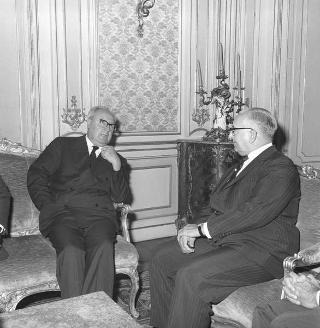 Colloquio del Presidente della Repubblica Giuseppe Saragat con Juracy Magalhaes, Ministro degli Affari Esteri del Brasile, con l'ambasciatore Francisco D'Alamo Lousada, sono presenti: Amintore Fanfani, Ministro degli esteri, Eugenio Prato, ambasciatore d'Italia a Rio de Janeiro e Felice Catalano di Melilli, Segretario generale del ministero affari esteri