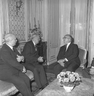 Colloquio del Presidente della Repubblica Giuseppe Saragat con Juracy Magalhaes, Ministro degli Affari Esteri del Brasile, con l'ambasciatore Francisco D'Alamo Lousada, sono presenti: Amintore Fanfani, Ministro degli esteri, Eugenio Prato, ambasciatore d'Italia a Rio de Janeiro e Felice Catalano di Melilli, Segretario generale del ministero affari esteri