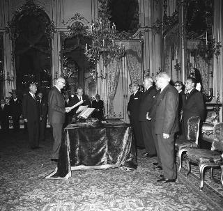 Il Presidente della Repubblica Giuseppe Saragat  alla cerimonia di Giuramento del nuovo giudice della Corte costituzionale Luigi Oggioni