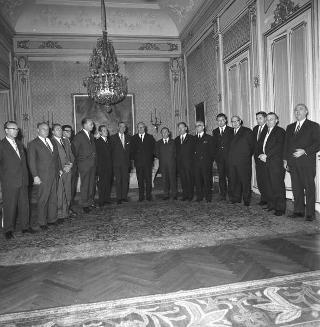 Il Sen. Italo Viglianesi, Segretario generale della UIL, con i dirigenti delle Confederazioni sindacali democratiche dei sei Paesi della CEE in udienza dal Presidente della Repubblica Giuseppe Saragat