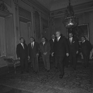 Il Sen. Italo Viglianesi, Segretario generale della UIL, con i dirigenti delle Confederazioni sindacali democratiche dei sei Paesi della CEE in udienza dal Presidente della Repubblica Giuseppe Saragat
