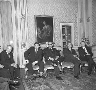 Il Sen. Italo Viglianesi, Segretario generale della UIL, con i dirigenti delle Confederazioni sindacali democratiche dei sei Paesi della CEE in udienza dal Presidente della Repubblica Giuseppe Saragat