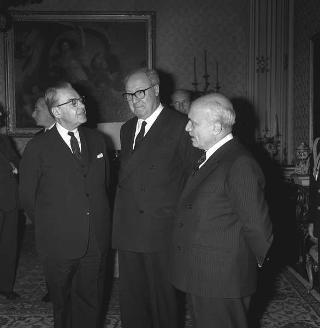 Il Presidente della Repubblica Giuseppe Saragat  con l'on. Amintore Fanfani, Ministro degli esteri italiano, incontrano Paul Martin, Ministro degli esteri del Canada e Marcel Cadieux, Sottosegretario agli esteri canadese