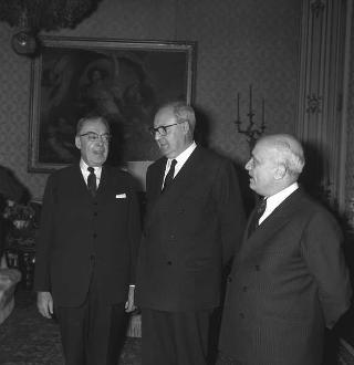 Il Presidente della Repubblica Giuseppe Saragat  con l'on. Amintore Fanfani, Ministro degli esteri italiano, incontrano Paul Martin, Ministro degli esteri del Canada e Marcel Cadieux, Sottosegretario agli esteri canadese