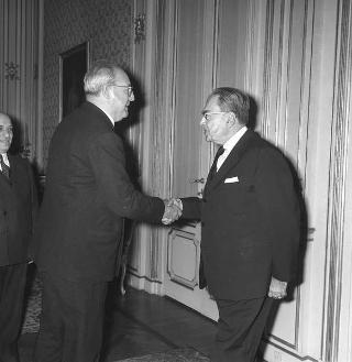 Il Presidente della Repubblica Giuseppe Saragat  con l'on. Amintore Fanfani, Ministro degli esteri italiano, incontrano Paul Martin, Ministro degli esteri del Canada e Marcel Cadieux, Sottosegretario agli esteri canadese