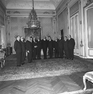 Luigi Gui, Ministro della pubblica istruzione, con Mario Pedini, Presidente dell'Unione nazionale dell'istruzione tecnica e professionale, con una rappresentanza dell'Unione in udienza dal Presidente della Repubblica Giuseppe Saragat