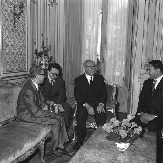 Il Presidente della Repubblica Giuseppe Saragat  riceve in visita ufficiale Sua Maestà Mahendra, Re del Nepal, con l'ambasciatore Prakash Chand Thakur e il segretario militare nepalese Fher Bahadur Malla