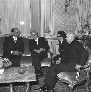 Il Presidente della Repubblica Giuseppe Saragat  con Mahmud Riad, Ministro degli esteri della RAU, e l'on. Amintore Fanfani, Ministro degli esteri