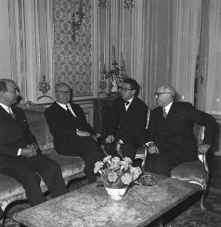 Il Presidente della Repubblica Giuseppe Saragat  con Mahmud Riad, Ministro degli esteri della RAU, e l'on. Amintore Fanfani, Ministro degli esteri