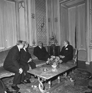 Giovanni De Toni, Presidente della Società italiana di pediatria, con una commissione di clinici pediatri, per riferire sui risultati del XXXI Congresso italiano di pediatria