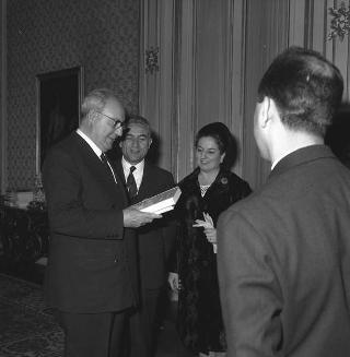 Il Presidente della Repubblica Giuseppe Saragat riceve in udienza Giuseppe Fucà, Presidente dell'Unione italiana ciechi, con una rappresentanza