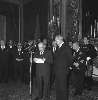 Auguri di Natale e di Capodanno al Presidente della Repubblica Giuseppe Saragat da parte di giornalisti italiani e stranieri