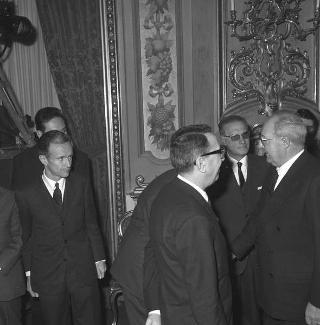 Auguri di Natale e di Capodanno al Presidente della Repubblica Giuseppe Saragat da parte di giornalisti italiani e stranieri