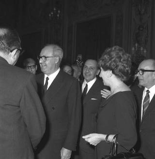 Auguri di Natale e di Capodanno al Presidente della Repubblica Giuseppe Saragat da parte di giornalisti italiani e stranieri