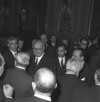 Auguri di Natale e di Capodanno al Presidente della Repubblica Giuseppe Saragat da parte di giornalisti italiani e stranieri