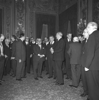 Auguri di Natale e di Capodanno al Presidente della Repubblica Giuseppe Saragat da parte di giornalisti italiani e stranieri