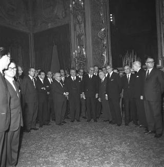 Auguri di Natale e di Capodanno al Presidente della Repubblica Giuseppe Saragat da parte di giornalisti italiani e stranieri