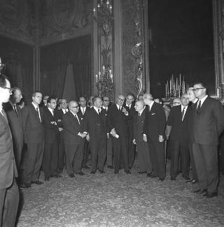 Auguri di Natale e di Capodanno al Presidente della Repubblica Giuseppe Saragat da parte di giornalisti italiani e stranieri