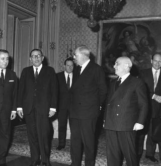 Il Presidente della Repubblica Giuseppe Saragat riceve in udienza  Ministro degli affari esteri di Turchia Caglayangil, alla presenza del Ministro degli esteri Amintore Fanfani e l'ambasciatore Egidio Ortona, Segretario generale del Ministero