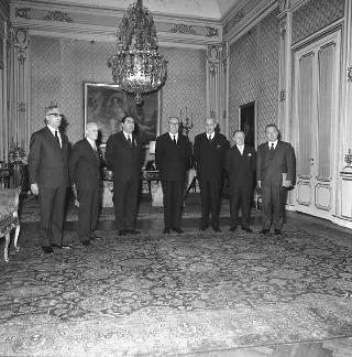 Il Comandante Emilio Legnani, Medaglia d'oro e Presidente del Collegio nazionale patentati capitani di lungo corso, con una delegazione del Consiglio direttivo in visita di omaggio al Presidente della Repubblica Giuseppe Saragat