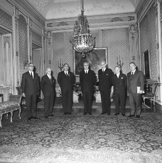 Il Comandante Emilio Legnani, Medaglia d'oro e Presidente del Collegio nazionale patentati capitani di lungo corso, con una delegazione del Consiglio direttivo in visita di omaggio al Presidente della Repubblica Giuseppe Saragat