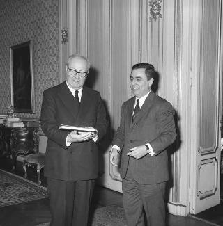 Il Presidente della Repubblica Giuseppe Saragat con Baldo de' Rossi, Presidente dell'Istituto per lo sviluppo dell'edilizia sociale
