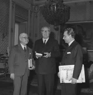 Avv. Dionisio Petriella, Presidente della Società "Dante Alighieri" e della Federazione fra le Associazioni italiane in Argentina, con l'avv. Umberto Ortolani, Presidente della Federazione stampa italiana in America Latina in visita di omaggio al Presidente della Repubblica Giuseppe Saragat