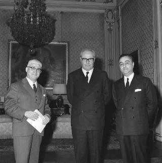 Avv. Dionisio Petriella, Presidente della Società "Dante Alighieri" e della Federazione fra le Associazioni italiane in Argentina, con l'avv. Umberto Ortolani, Presidente della Federazione stampa italiana in America Latina in visita di omaggio al Presidente della Repubblica Giuseppe Saragat