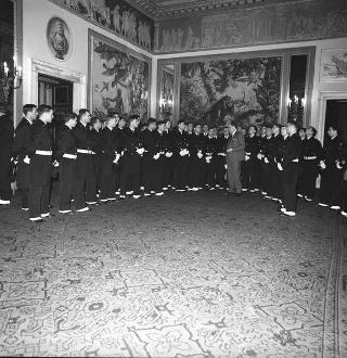Visita al Palazzo del Quirinale degli allievi dell'Accademia navale di Livorno e udienza con il Presidente della Repubblica Giuseppe Saragat