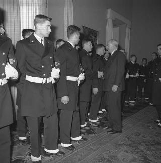 Visita al Palazzo del Quirinale degli allievi dell'Accademia navale di Livorno e udienza con il Presidente della Repubblica Giuseppe Saragat