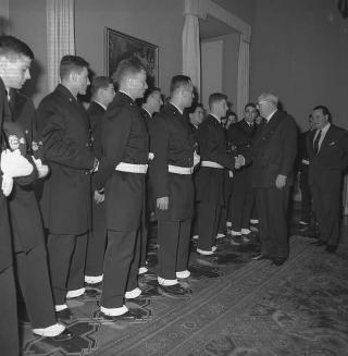 Visita al Palazzo del Quirinale degli allievi dell'Accademia navale di Livorno e udienza con il Presidente della Repubblica Giuseppe Saragat