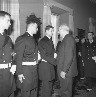 Visita al Palazzo del Quirinale degli allievi dell'Accademia navale di Livorno e udienza con il Presidente della Repubblica Giuseppe Saragat