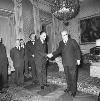 Il Presidente della Repubblica Giuseppe Saragat con Paolo Barbi, Presidente dell'Associazione Nazionale Venezia Giulia e Dalmazia